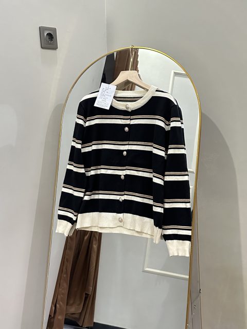 Sweater rajut salur