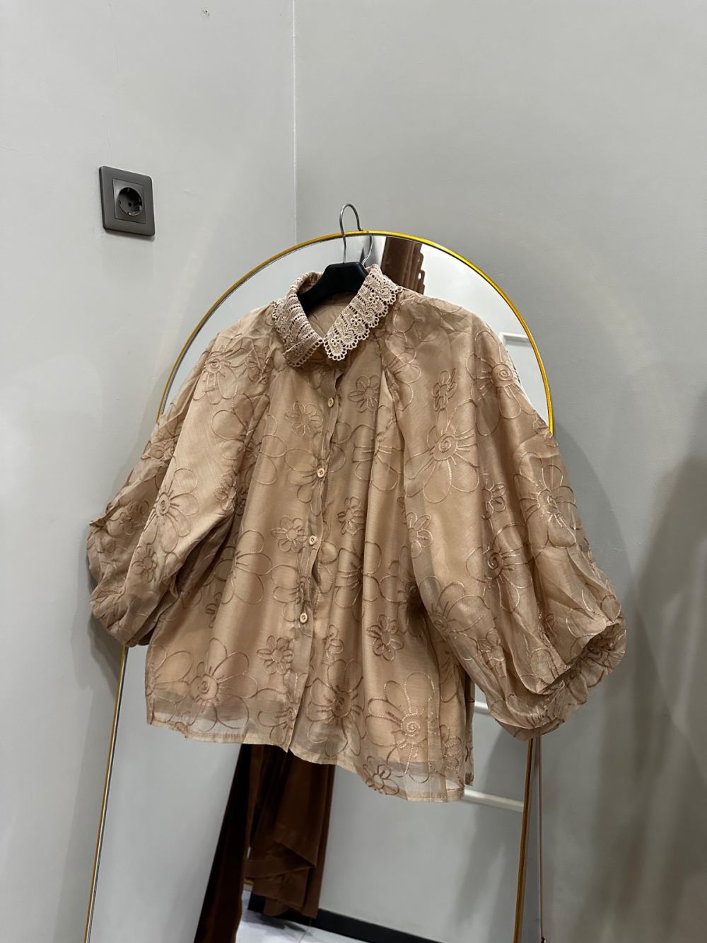 Blouse tangan balon - warna Coklat muda