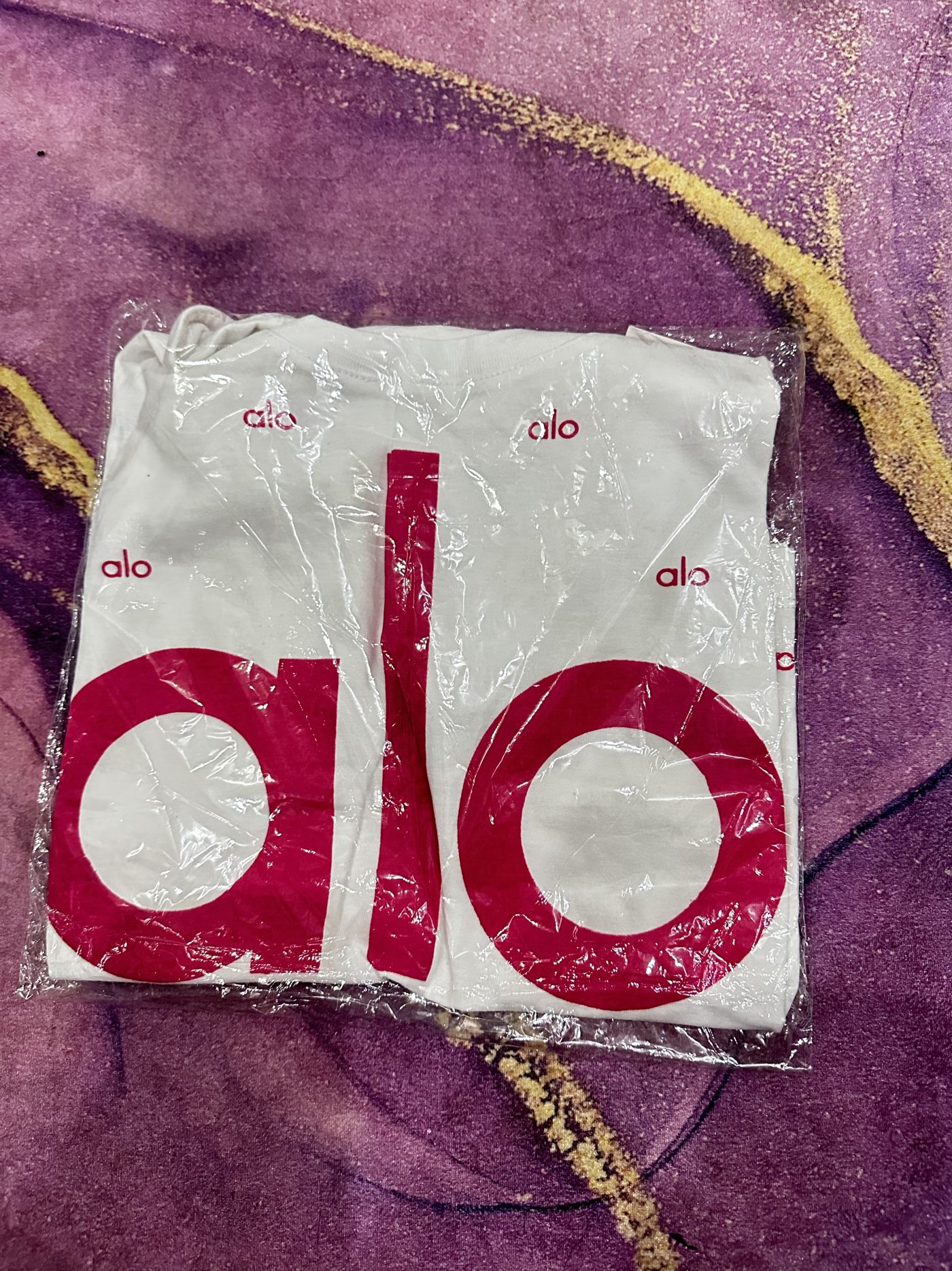 kaos crop alo - warna putih pink