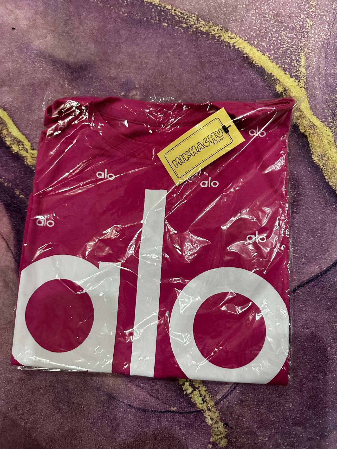 kaos crop alo - warna fuchia putih