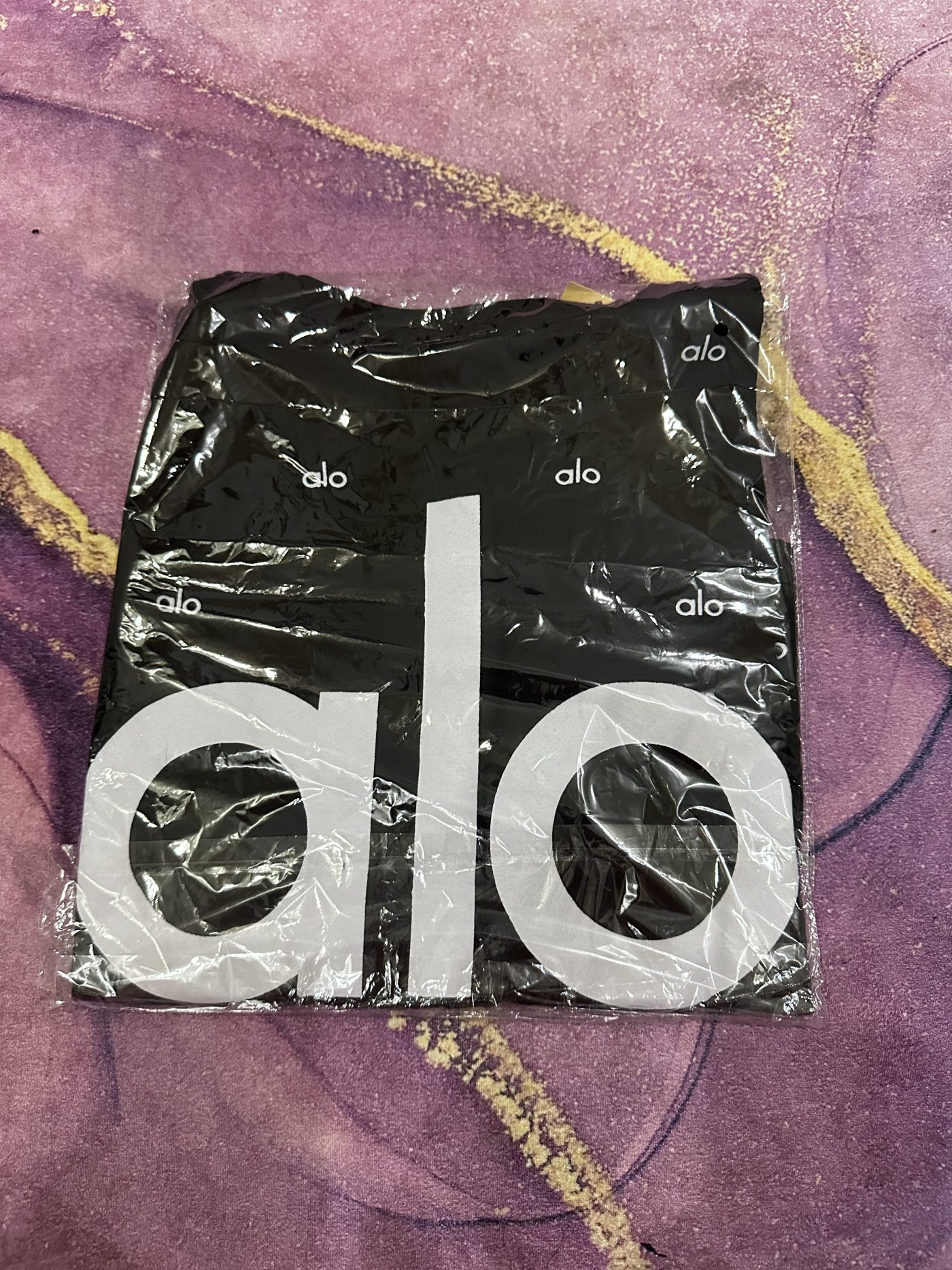 kaos crop alo - warna hitam putih